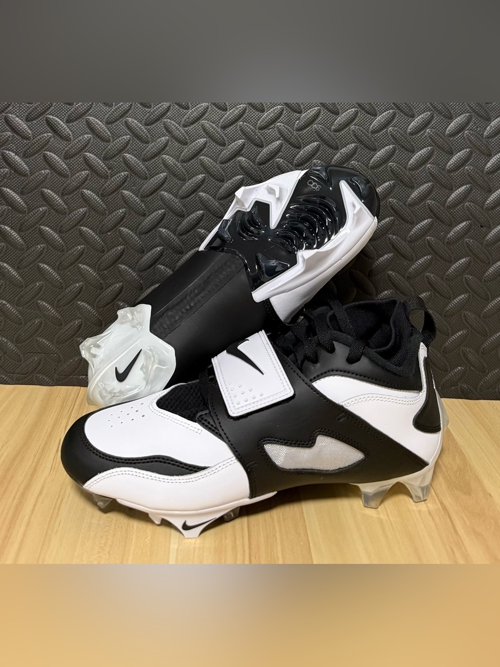 Nike Diamond Turf DT 93 TD Football Cleats White Black HF5298-101 Mens Size 8